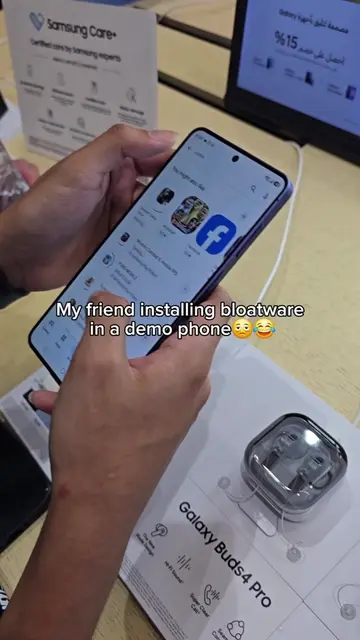 My friend be putitng a bunch of bloatware apps in a demo phone is crazy, theyre 