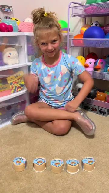 These @RMS USA Silver Holographic Mini Dumplings were fun! We need more so she c