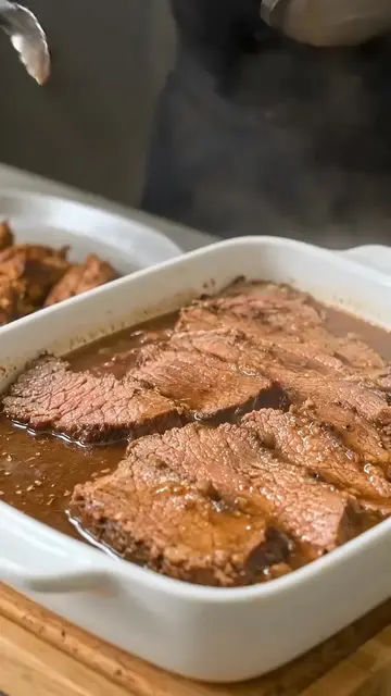 Oven Baked 3-Ingredient Au Jus Roast Beef 🥩
 Tender, juicy roast beef baked unt