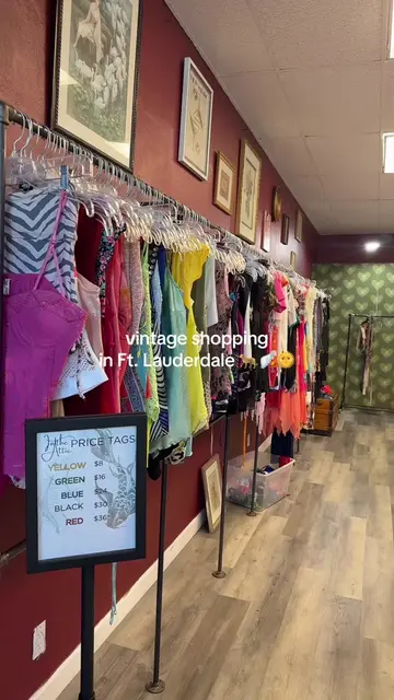 📍In The Attic Vintage prices range from $8-36💘💝✨ #y2k #southflorida #vintage 