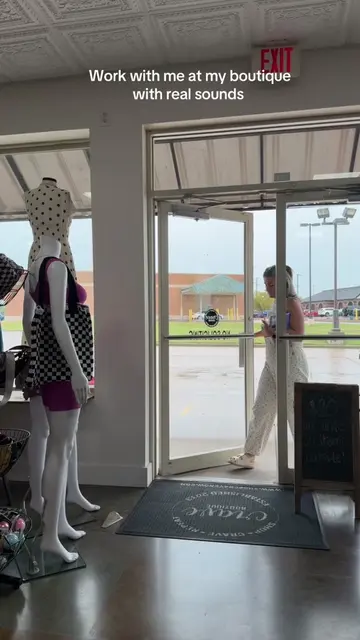 A busy, rainy Friday in Missouri! #workwithme #ditl #boutiqueowner #asmr 