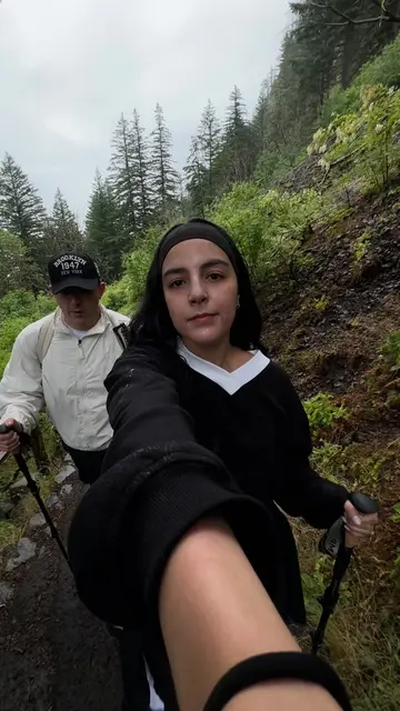 I’m telling you if you’re going to see Multnomah Falls do not sleep in and DO NO