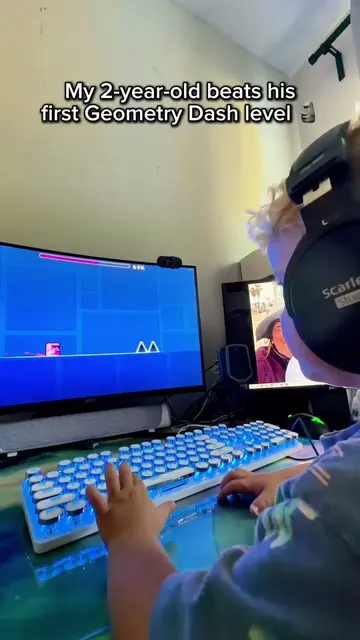 My 2-year-old son beats his first Geometry Dash level 🗿 #toddler #zuko #geometr