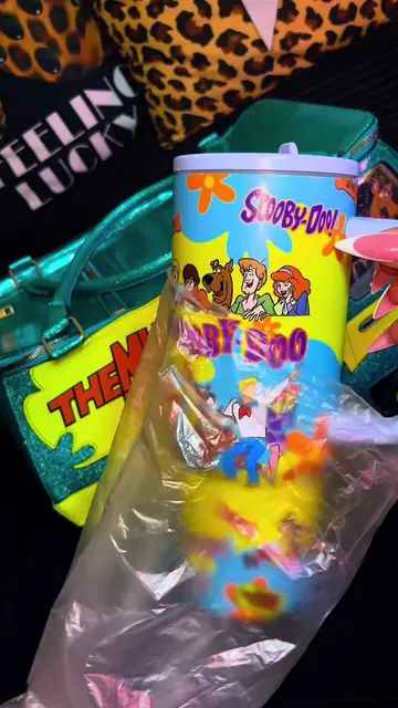 Soo cutesy & nostalgic 🤩✨ #leakprooftumbler #leakproofcups #scoobydoobydoo #tum