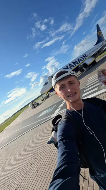 Day 5 taking the cheapest flight everyday 🤷‍♂️💵 I was supposed to go home toda