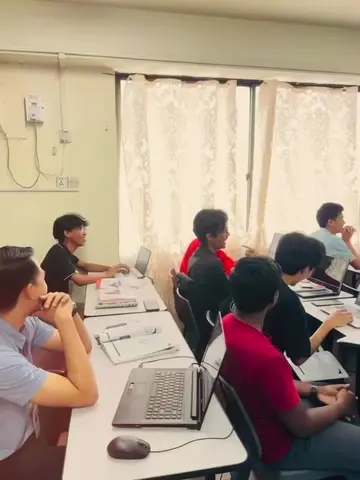 “CCNA သင်တန်းကနေ IT အလုပ်အကိုင်တွေဖန်တီးလိုက်ကြစို့! 🖥️📡” 📡 Networking လောကကိ