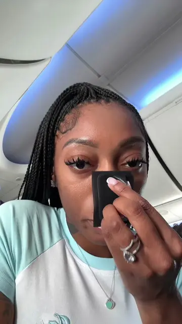 On the plane with it 10/10 😩#makeuproutines #oilyskinmakeup #blottingsheets