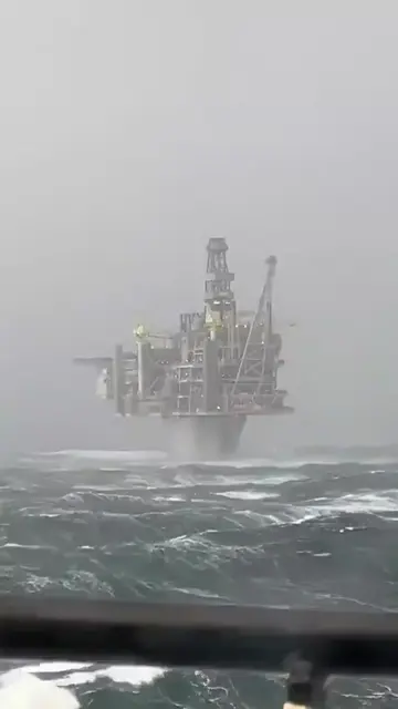The night the whole rig started shifting under a storm 🌊 scariest shift I've ha