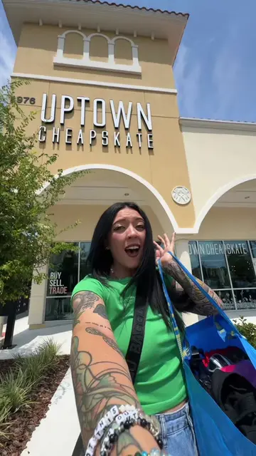 My monthly trip to @uptownoviedo 🤪🛒🛍️ #shopping #uptowncheapskate #uptownovie