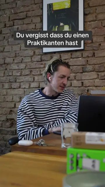 Er bekommt kein Gehalt aber dafür gute Storys #praktikum #büromemes #büroalltag 