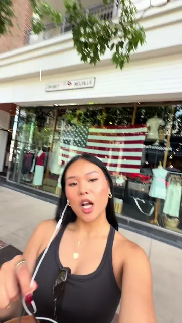 HOW DID WE GET SO LUCKY TODAY?? EVERYONE RUN TO THE AMERICANA RN 🤞#brandymelvil