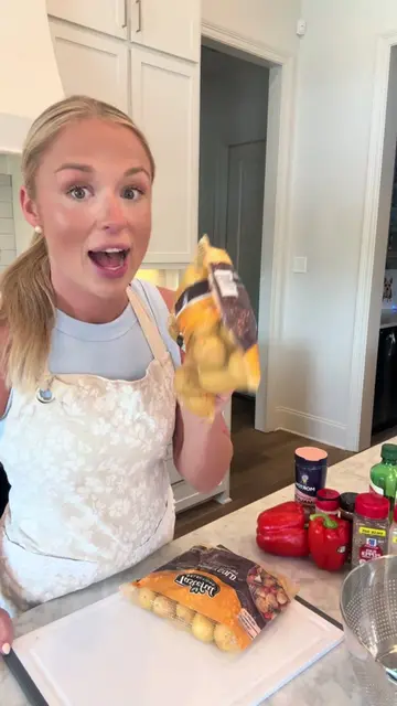 Meals that helped me lose 45 lbs ✨ Let’s make these Cheesy Chicken Mexi Bowls! T