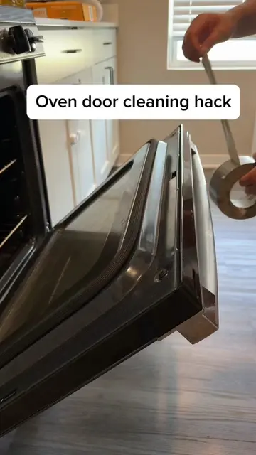 Here’s an easy trick to finally clean the gunk between your oven door glass ✨ #o