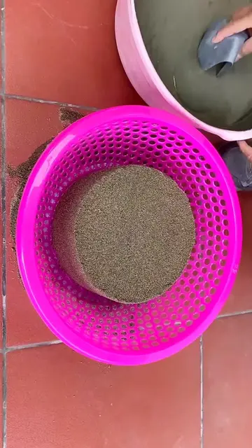 Pour cement into plastic baskets, and you'll be amazed by the results - A creati