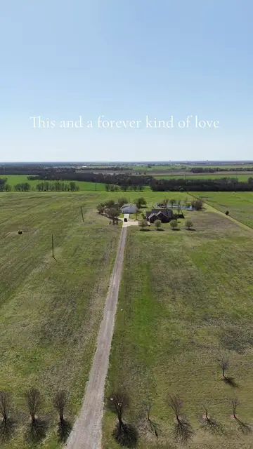 📍Caddo Mills, TX 11 acres + 2266sqft 3 bed, 4 bath home + shop + barn + pool + 