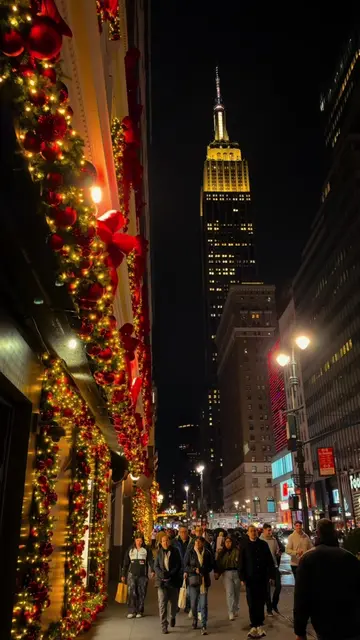 Only 5 months, 21 weeks, or 153 days until Christmas. And in New York, the magic