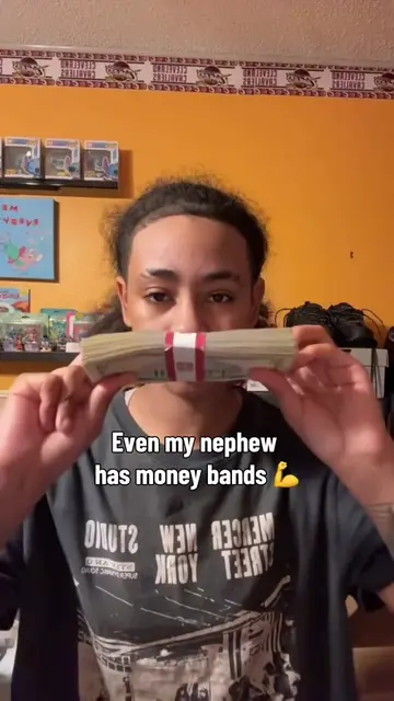 Even my nephew knows what's up 😂💵 Money bands just make it look better. #Money