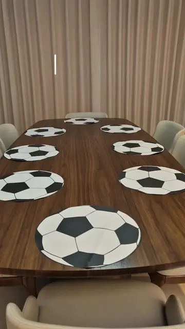 Uma mesa simples para o meu pequeno comemorar com os amiguinhos. Espero que gost