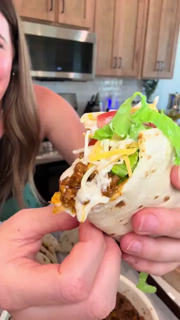 Knockoff Cheesy Gordita Crunches are one of my family’s favorite dinners!  ⭐️ Th