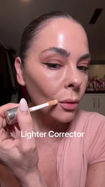 Let’s do an easy makeup lift in a few simple steps 1.a lighter corrector 2.slim 
