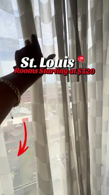 Rooftop bar + amazing city views🤩! If you’re looking for a hotel in St. Louis t