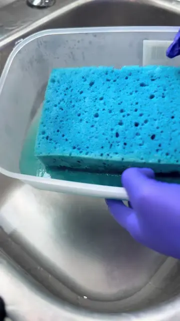 Summer spirit week 😎  Day 1 - a frozen sponge with blue products 💙  (I’m a day