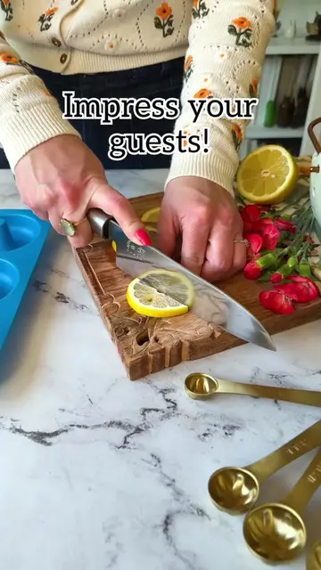 Lemon Flower Ice! 🍋 🌼 ✨ Beautiful floral lemonade ice cube idea! #drinkideas #