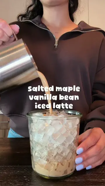 salted maple vanilla bean iced latte✨☕️ 1/2 tbsp maple syrup  1 tsp vanilla bean
