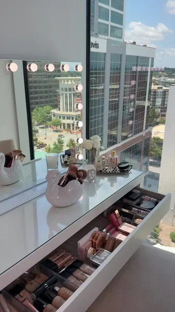 Sunday reset 🪞✨🦢 organize my vanity with me! #vanityorganization #vanitysetup 