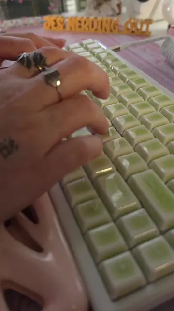 It's that time again, choose your favorite keyboard & throw it in the comments ♡