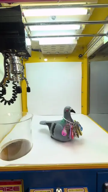 首からぶら下げたロッカーの鍵を磁石で狙った結果ww#ネタ#自宅#ufoキャッチャー#unboxing#blindbox