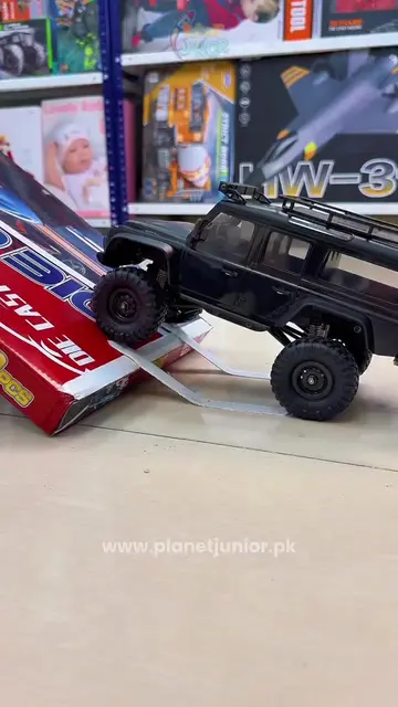 POV: Your RC car thinks every road is an off-road track. 🏔️🚙 1:16 RC Land Rove