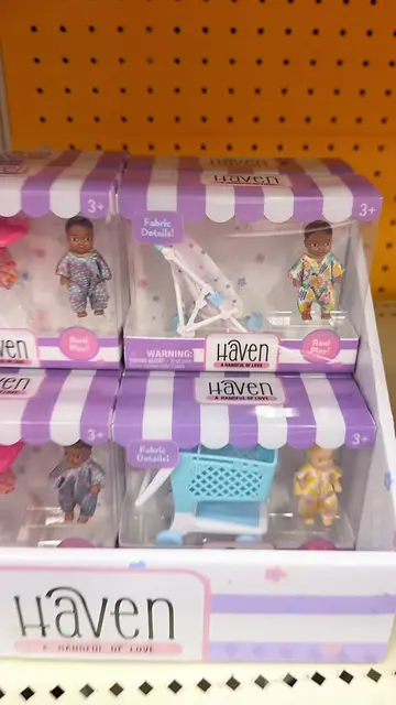 Happy Miniature Monday! Spotted these brand-new little Haven “A Handful of Love”