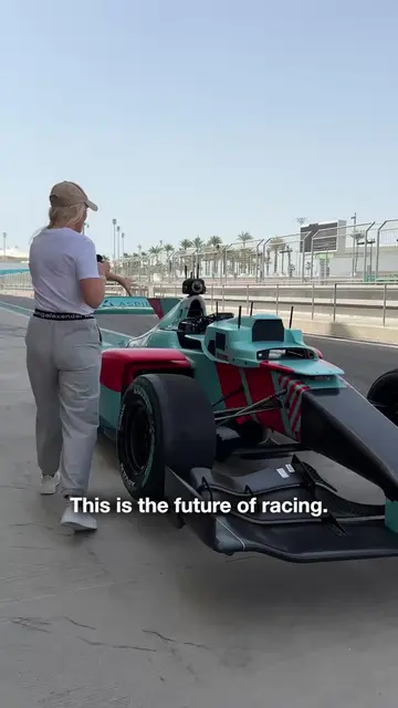 The car drives itself 👀😱 #autonomous #f1 #track #selfdriving #supercarblondie