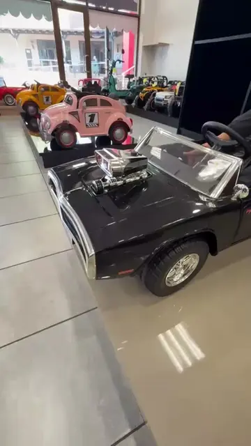 Bring the iconic muscle car experience to your little driver with the 1970 Dodge