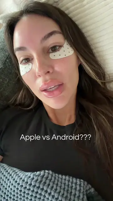 What’s better iPhone or Samsung? HELP😅#samsung #iphone #zflip #Tech #android 