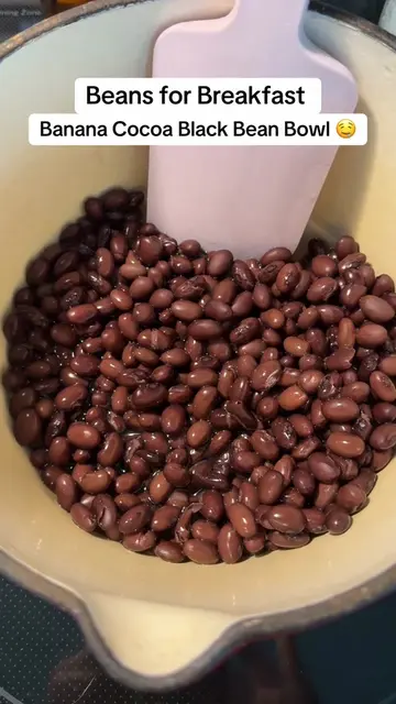 Banana Cocoa Black Bean Bowl 1 can black beans, drained and rinsed 1/2 ripe bana