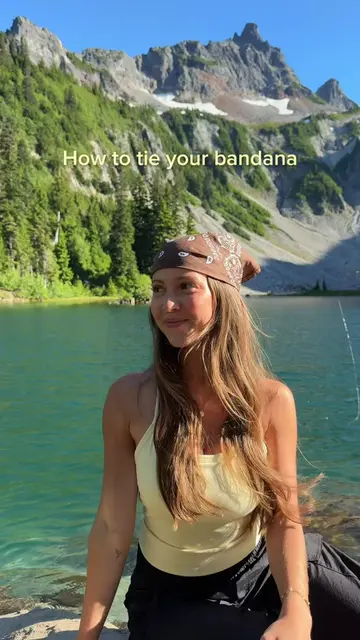New fave way to wear my bandana #bandanahairstyle #bandana #hikingoutfit 