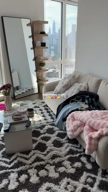 apartment reset time 💖🧸 nothing like a deep clean after all the traveling 🥹  