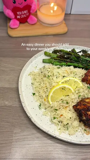 This Greek style Lemon chicken & rice might be my new favorite weeknight dinner 
