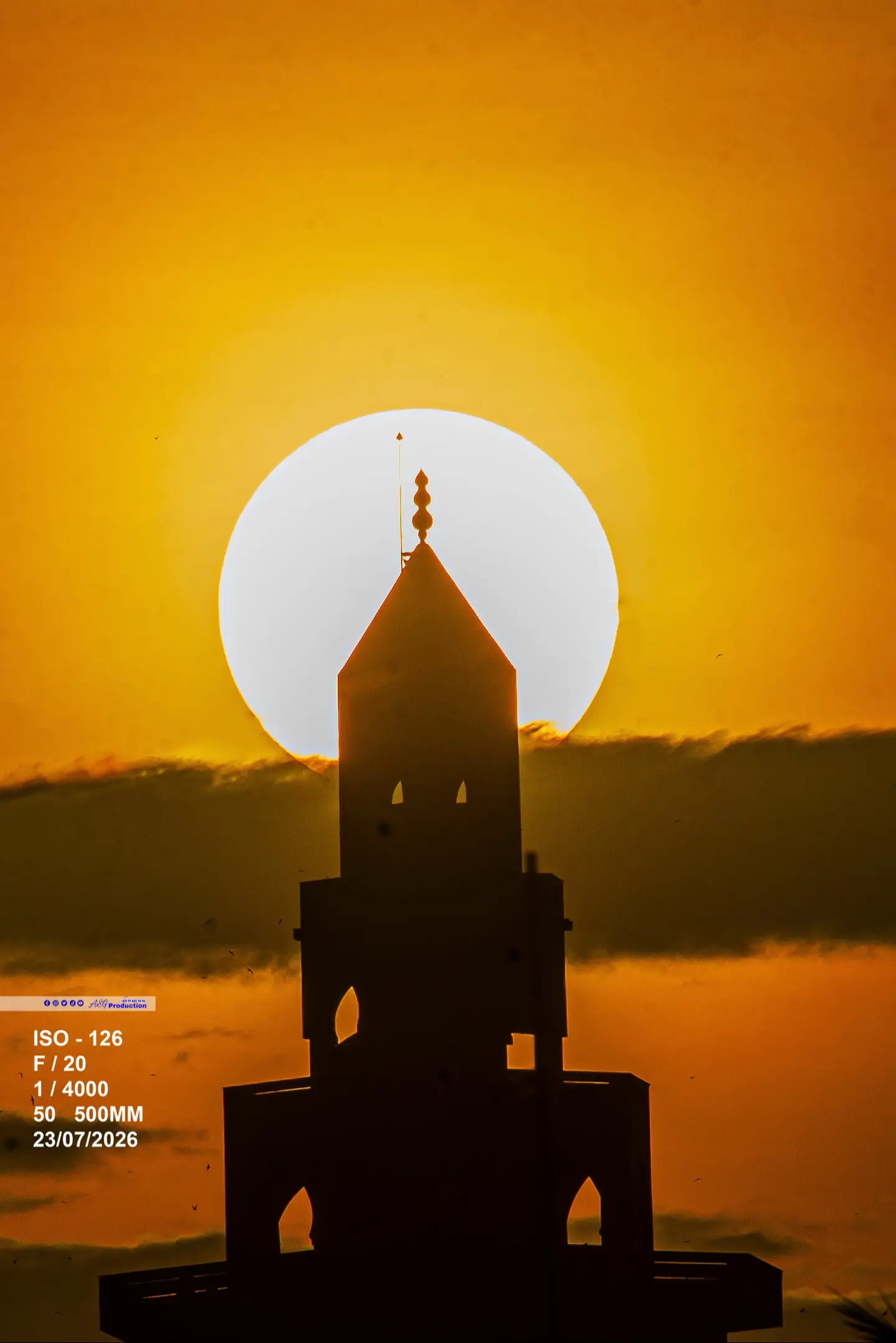 « Lamp Fall au centre du système solaire » Derrière cette image se cachent plusi