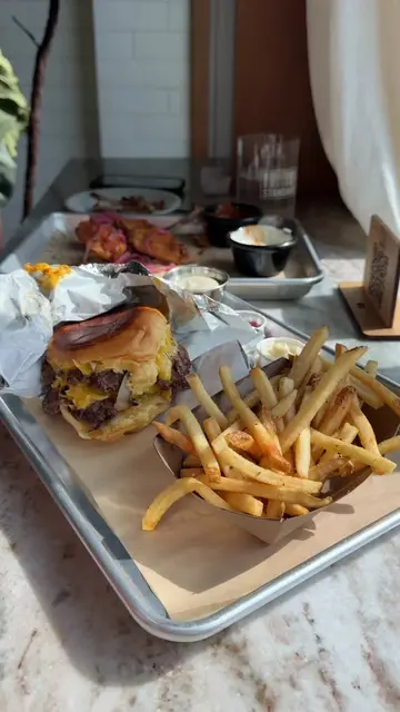 Messy burgers >>>> The amount of times I’ve had this burger and it’s been a 10/1