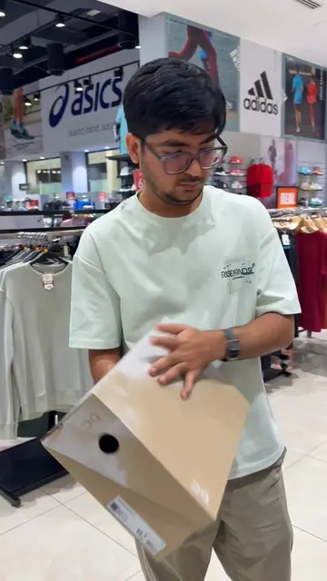 Shoes me investment bhi zarori hai 😀 #fblifestyle #dubai #china #viral #reel 