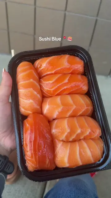 Salmon nigiri + Seared Salmon 😍 #seattle #sushi #foryoupage #fyp #travel 