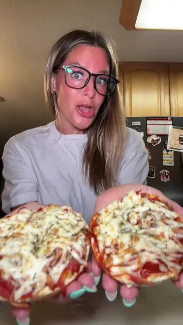 My viral pizza bagels 🥯 #quickrecipes #highproteinmeals #easyrecipesathome @Fir