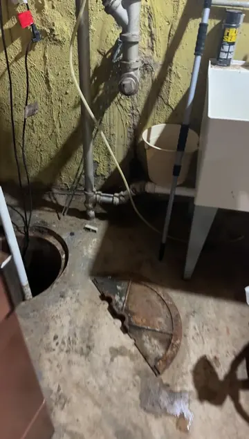Cut it out and repipe we don’t wrestle with galvanize pipe#plumbinglife #plumbin