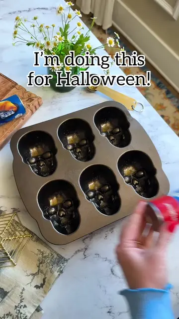 Crescent Roll Pizza Skulls! 💀 🍕 #skulls #pizza #Halloween 