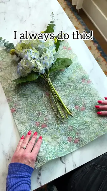 Floral gifting ideas and wrapping tips for flower lovers! 💐 ✨ #gifting #floral 