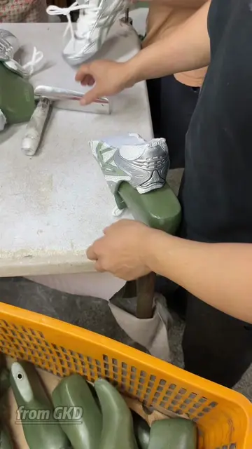 real sneaker factory shipped all over the world free QC inspection one pair can 