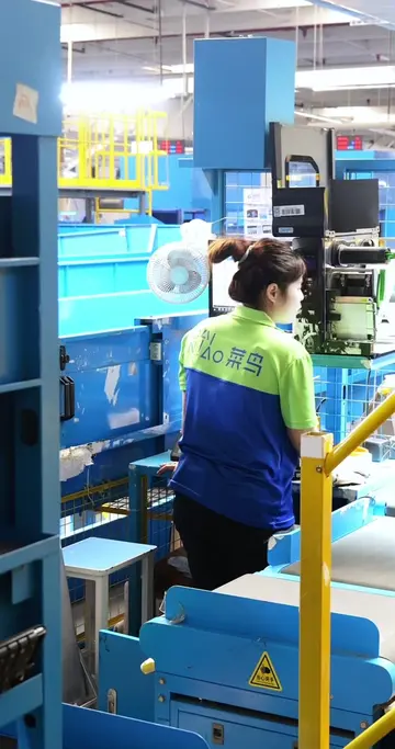 Boss, want your packages in 5 days? You can trust me! #warehouse #robotics #logi